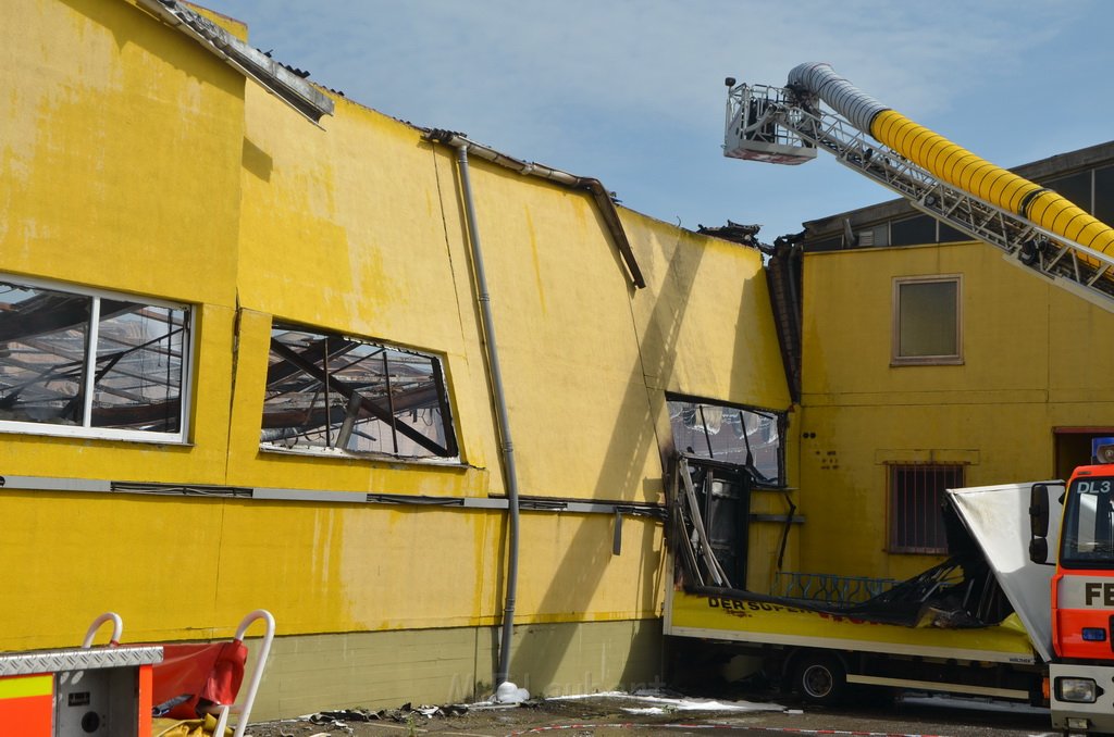 Grossfeuer Poco Lager Koeln Porz Gremberghoven Hansestr P868.jpg - Miklos Laubert